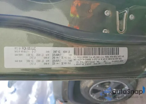 2017 Jeep Compass Latitude z USA, uszkodzony, nr VIN 3C4NJDBB7HT692457